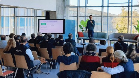 Conférence à la Communauté de communes de Thiers : un public attentif face à l’intervenant